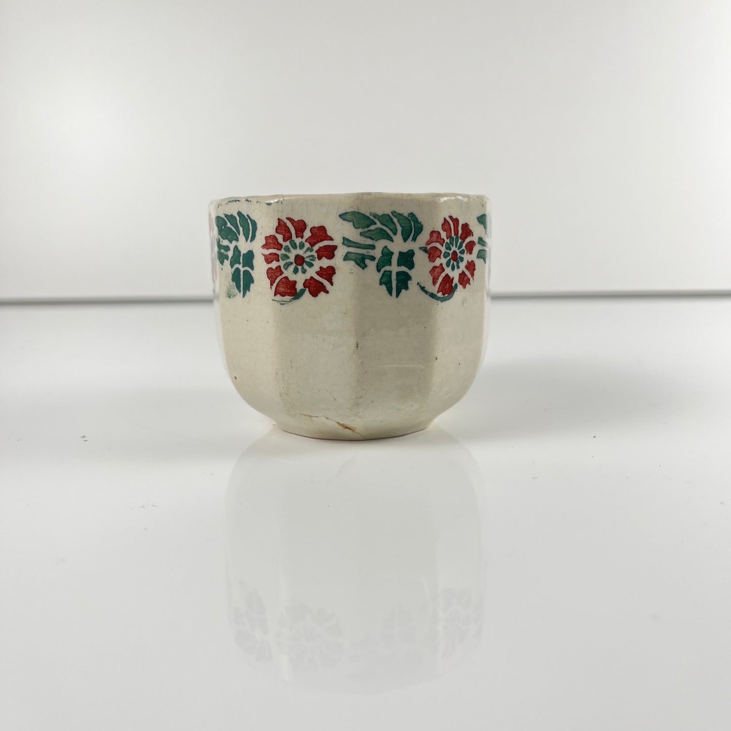 Tasse ancienne terre de fer pour collection, fin XIXe - début XXe s.