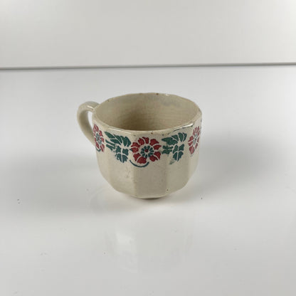 Tasse ancienne terre de fer pour collection, fin XIXe - début XXe s.
