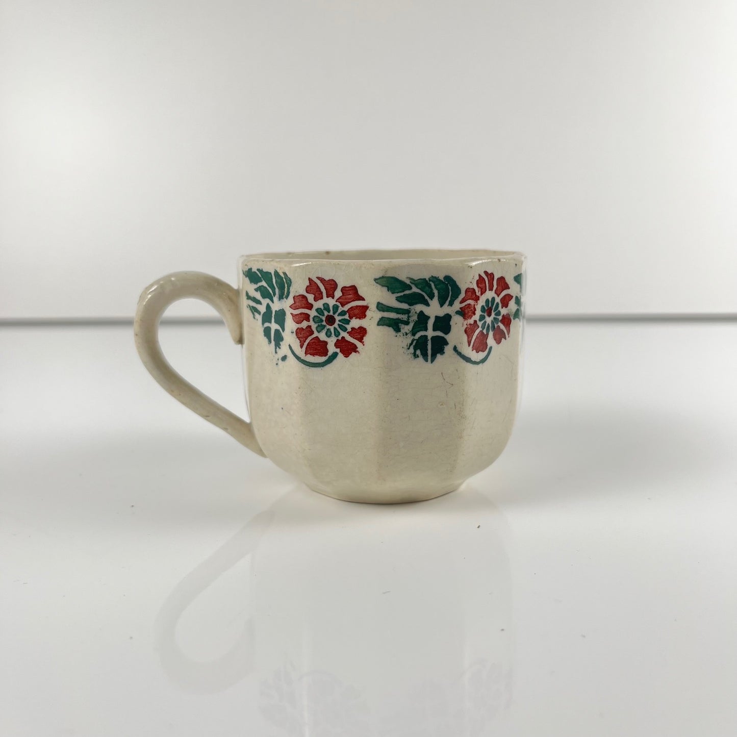 Tasse ancienne terre de fer pour collection, fin XIXe - début XXe s.
