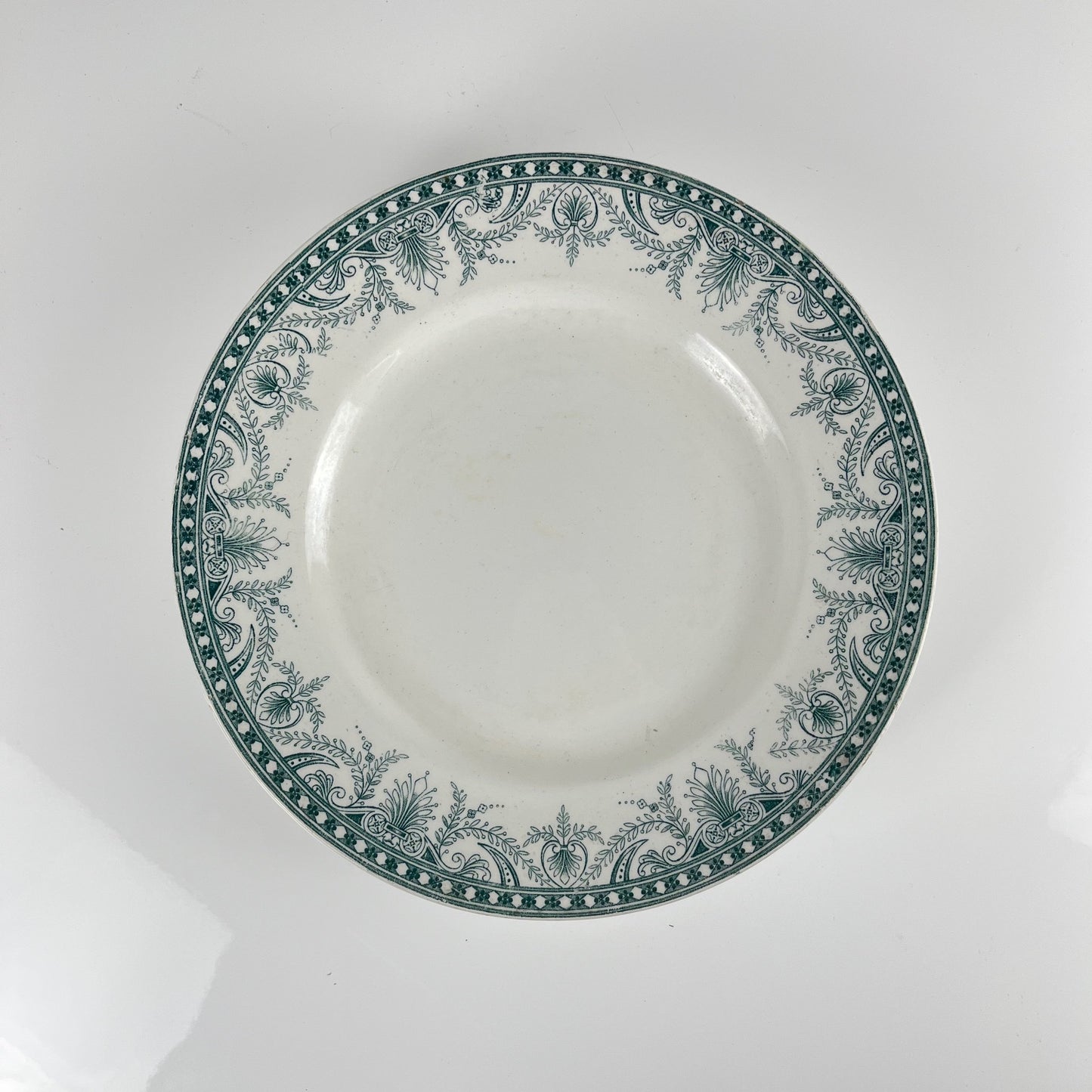 Cake stand, ironstone, "Wilbur" pattern, Moulins des Loups, late 19th - early 20th century.