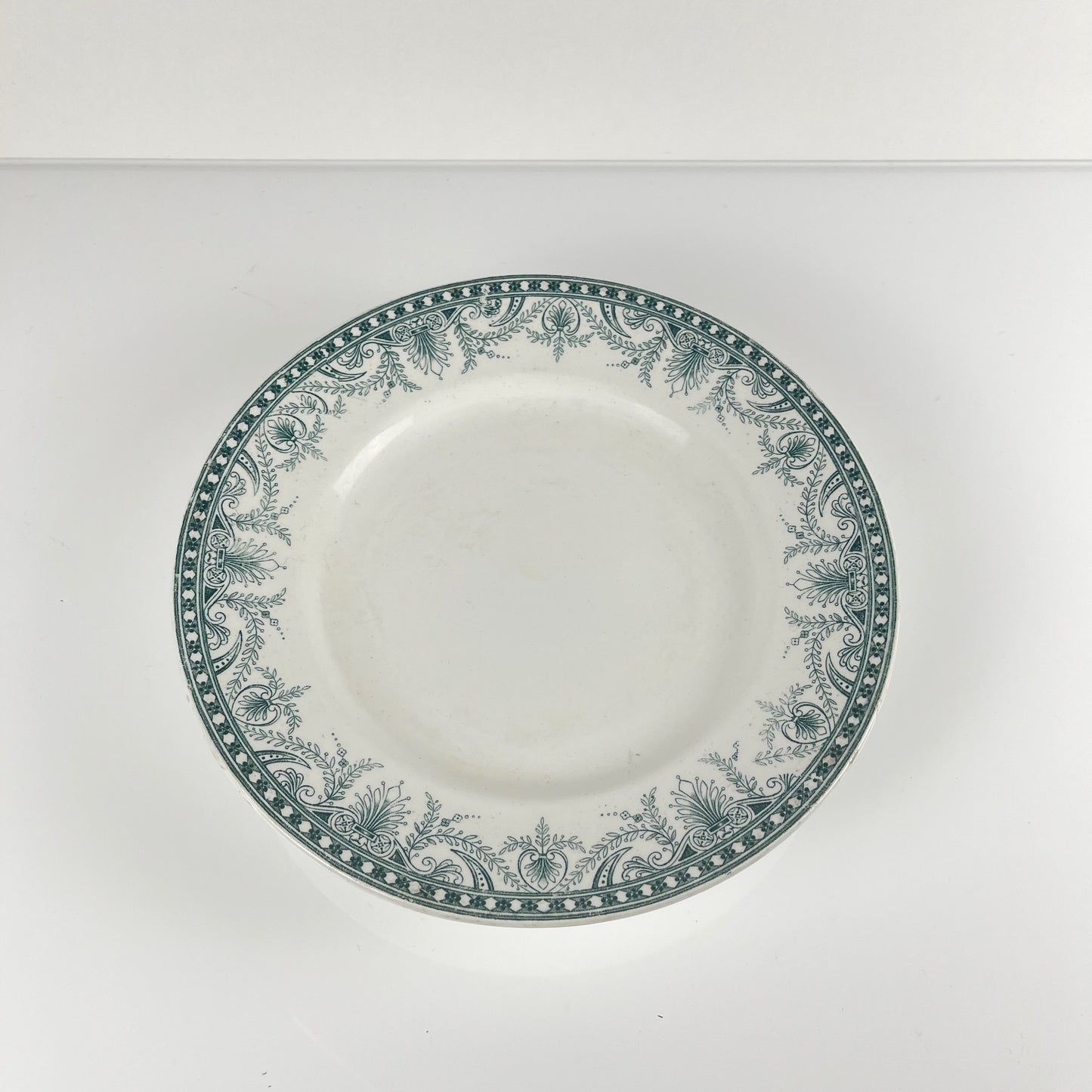 Cake stand, ironstone, "Wilbur" pattern, Moulins des Loups, late 19th - early 20th century.
