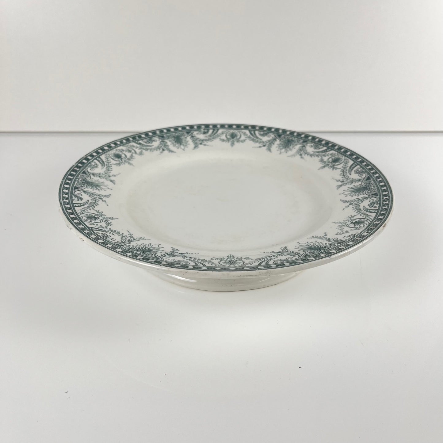 Cake stand, ironstone, "Wilbur" pattern, Moulins des Loups, late 19th - early 20th century.