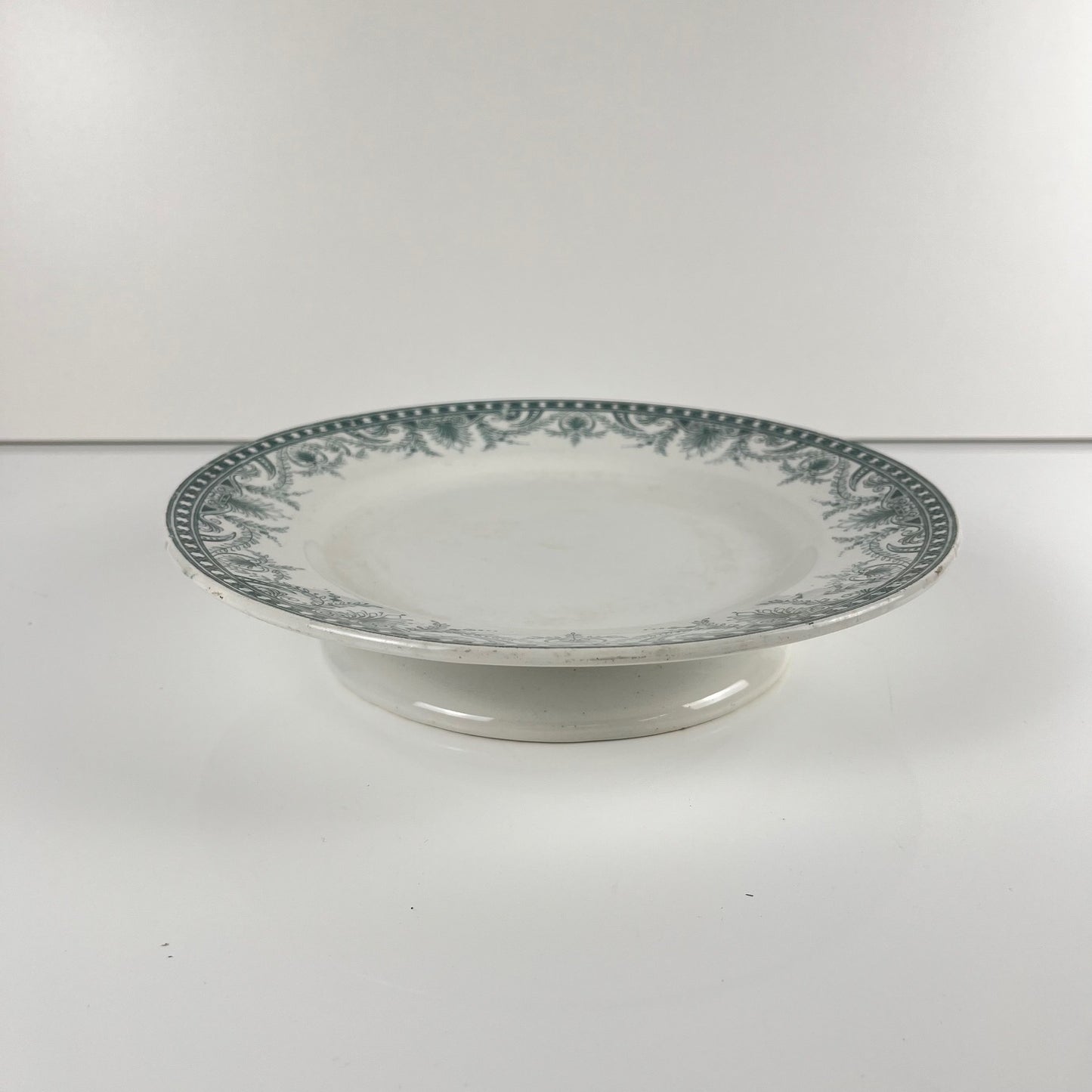 Cake stand, ironstone, "Wilbur" pattern, Moulins des Loups, late 19th - early 20th century.