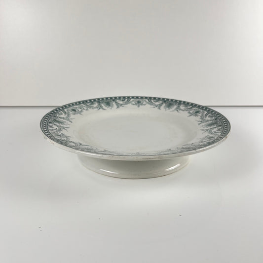 Assiette de présentation sur piedouche, terre de fer, modele "Wilbur", Moulins des loups, fin XIXe s.- début XXe s.
