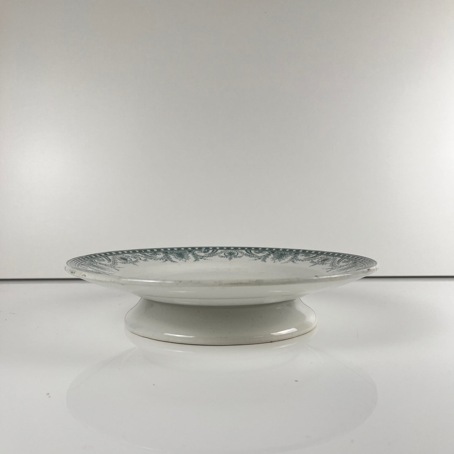 Cake stand, ironstone, "Wilbur" pattern, Moulins des Loups, late 19th - early 20th century.