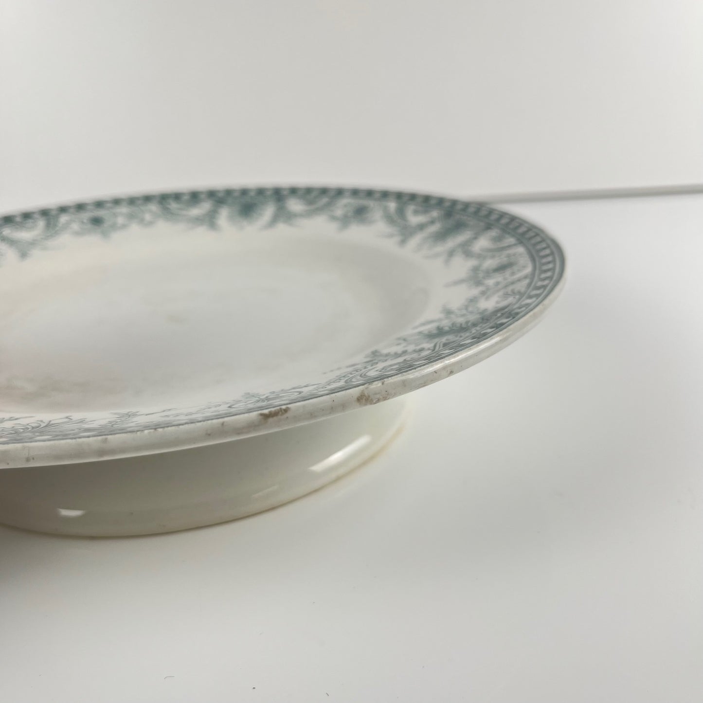 Cake stand, ironstone, "Wilbur" pattern, Moulins des Loups, late 19th - early 20th century.