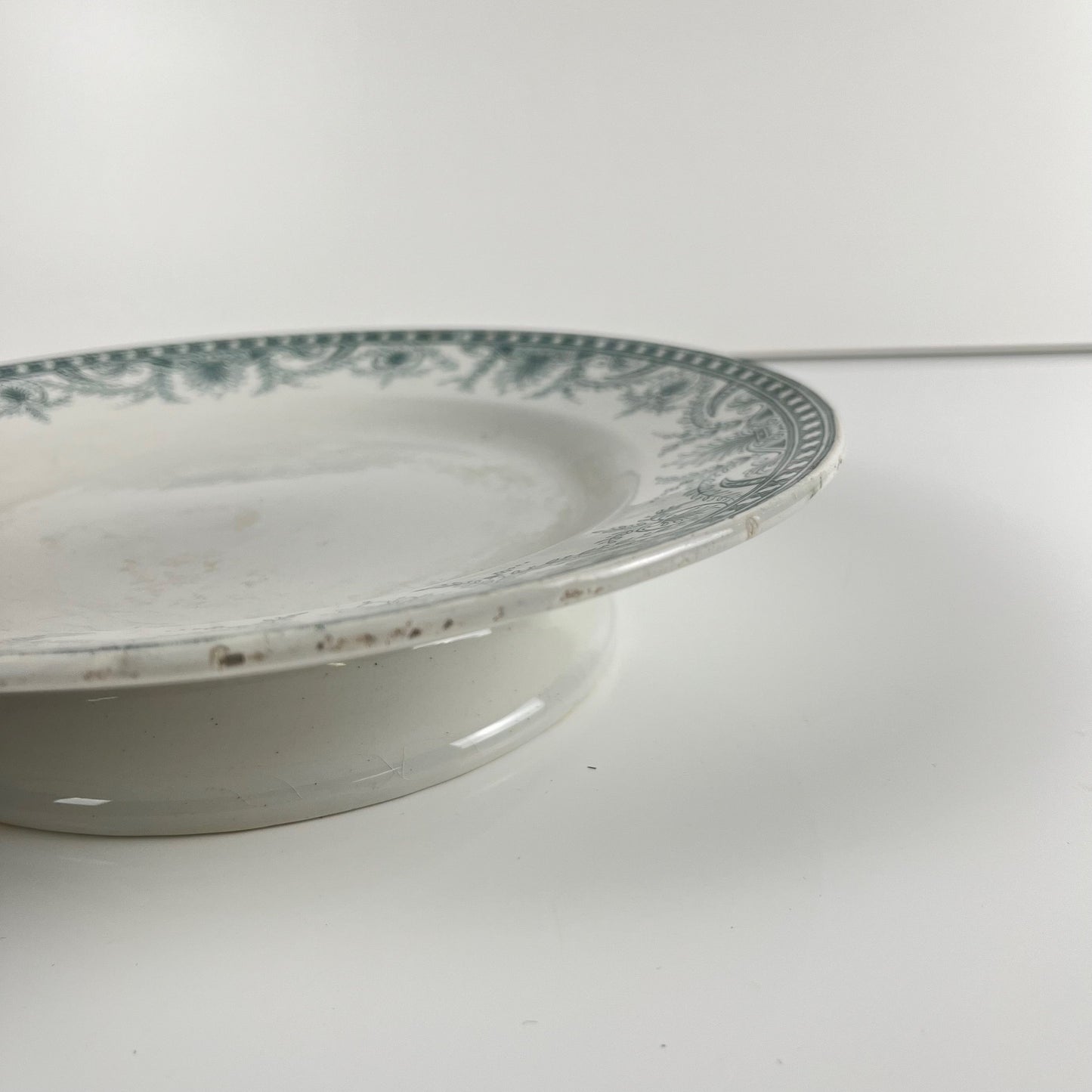 Cake stand, ironstone, "Wilbur" pattern, Moulins des Loups, late 19th - early 20th century.