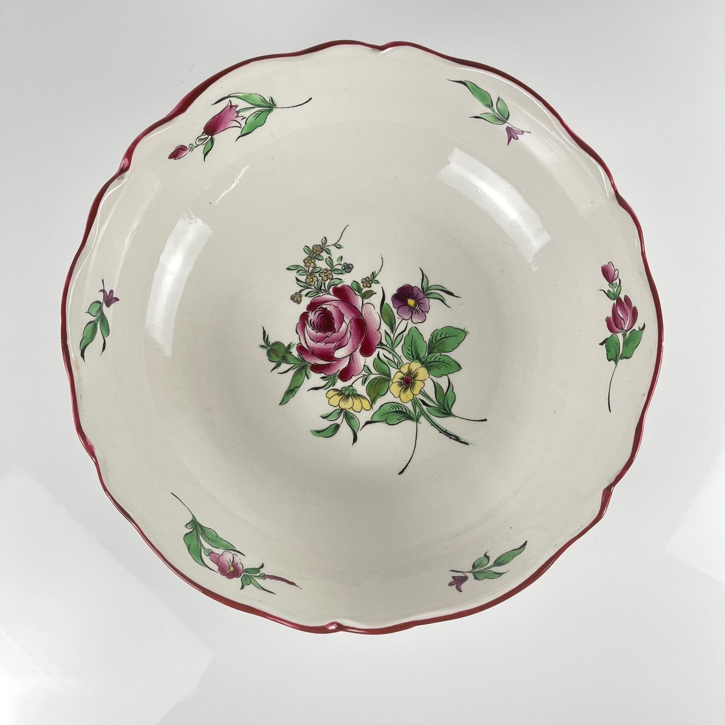 Salad bowl with scalloped rim, Réverbère pattern by KG Lunéville