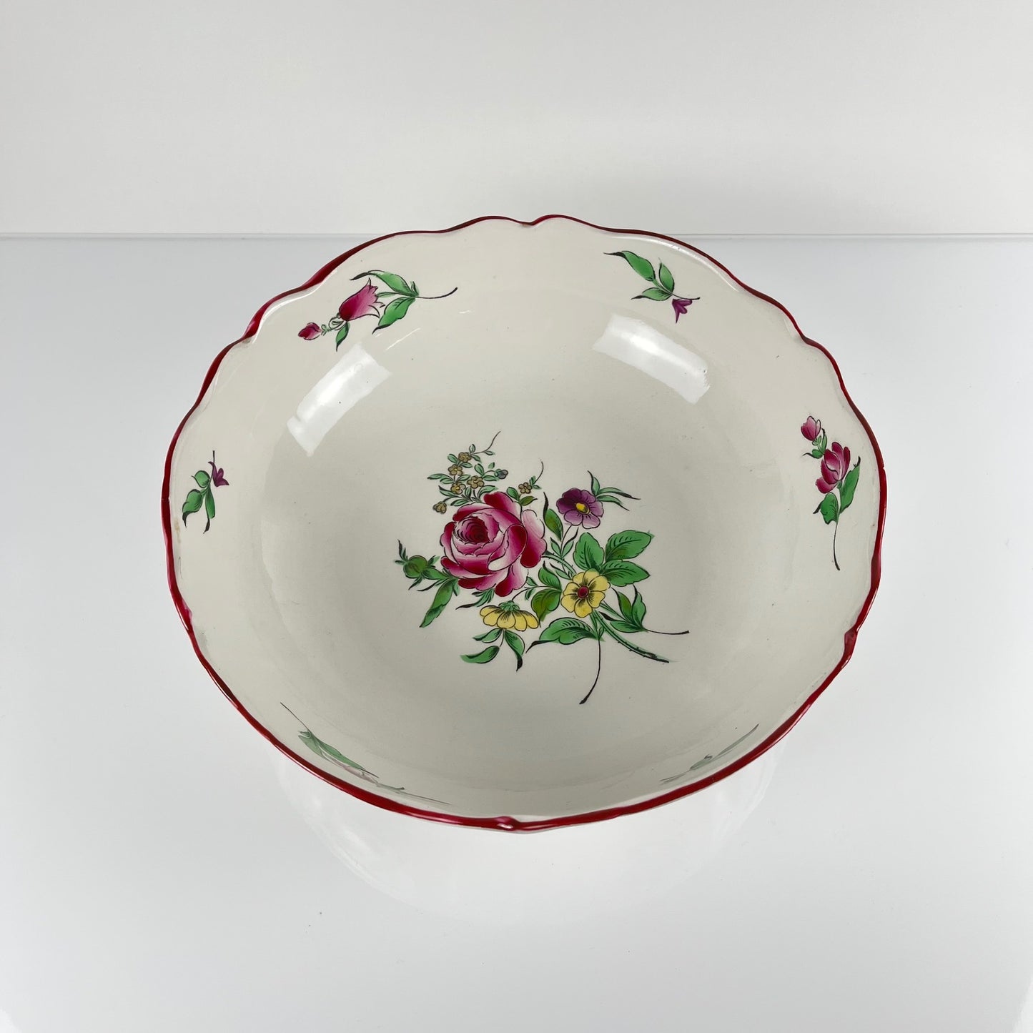 Salad bowl with scalloped rim, Réverbère pattern by KG Lunéville