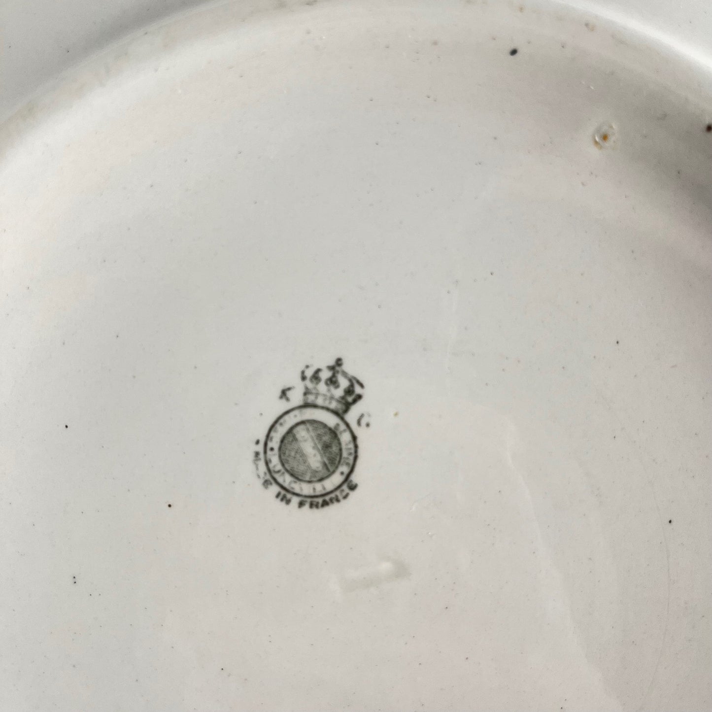 Salad bowl with scalloped rim, Réverbère pattern by KG Lunéville
