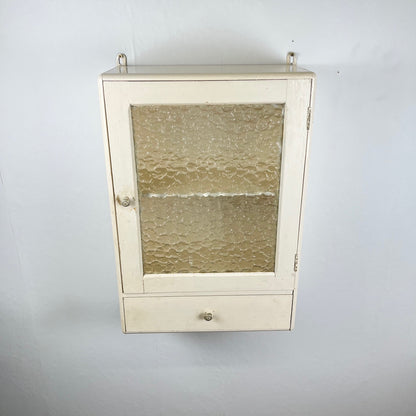 Ancienne armoire à pharmacie couleur crème, XXe