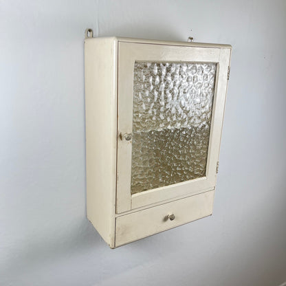 Ancienne armoire à pharmacie couleur crème, XXe