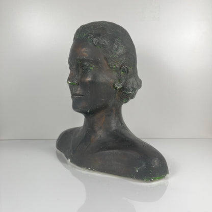 Buste Féminin style néoclassique en plâtre par M. Mongey, XXe s.