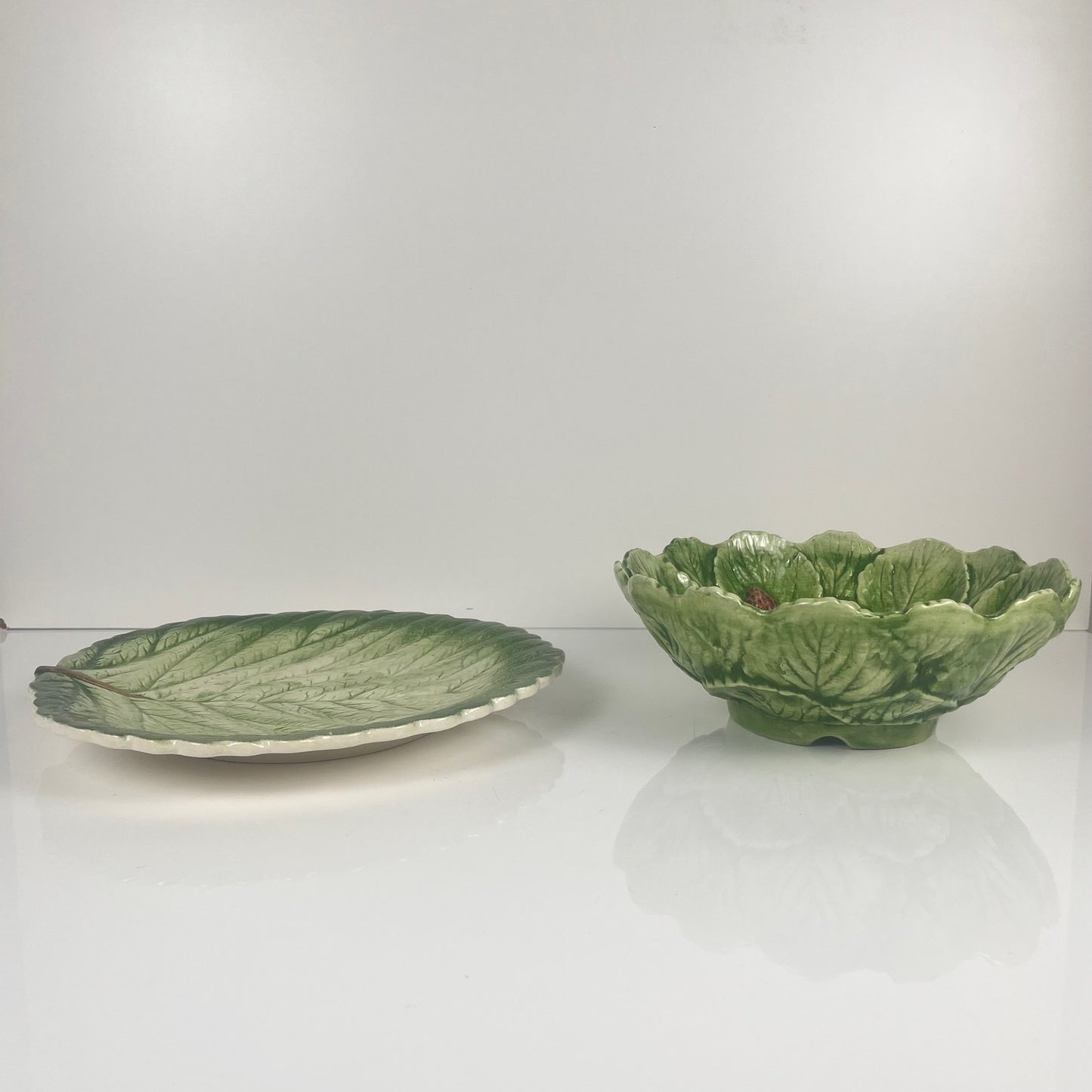 Saladier / Egouttoir barbotine en forme de feuille et fraise