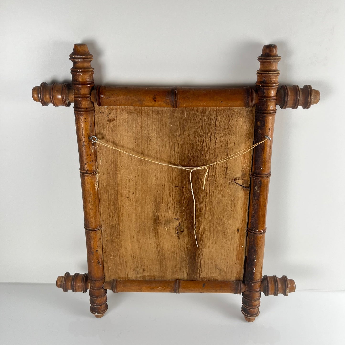 Miroir en bois tourné style bambou, vers 1900-1930