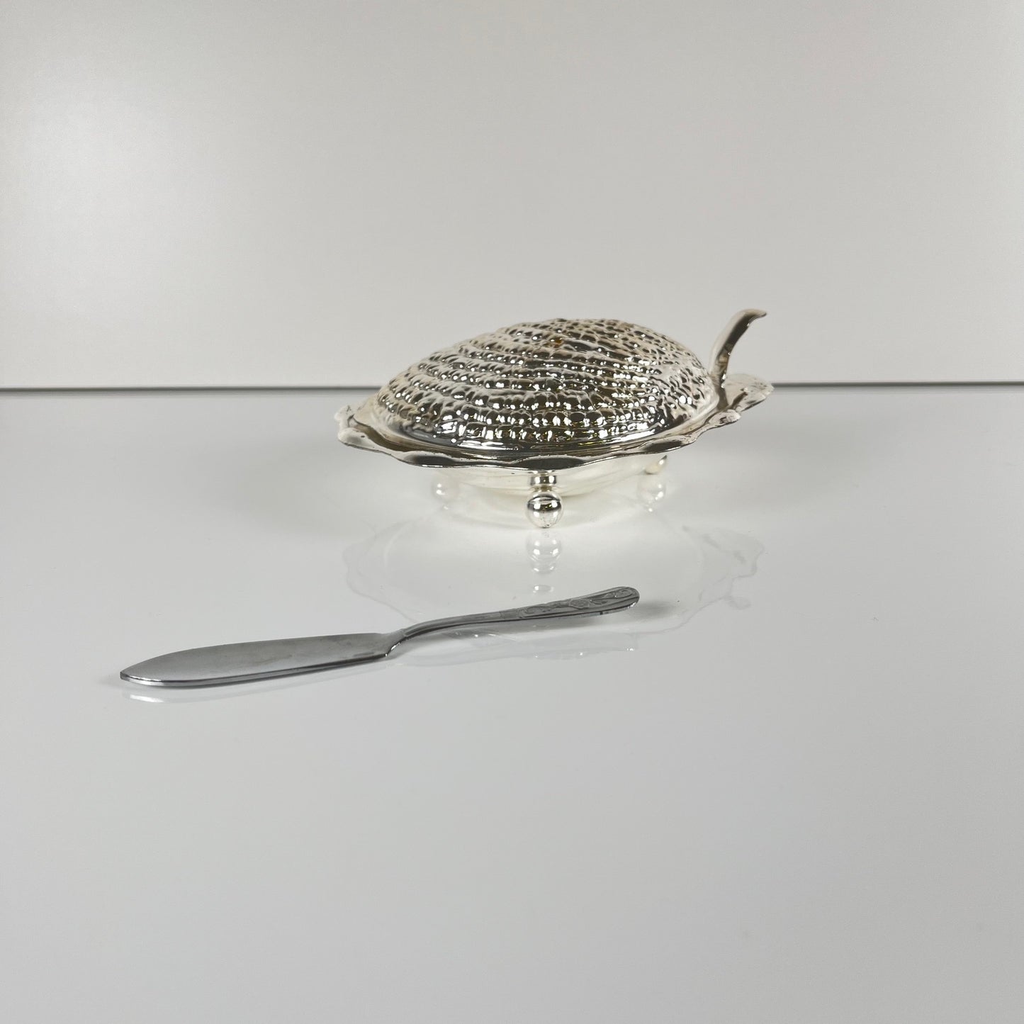 Beurrier vintage en métal "Huitre" et insert en verre, 1970