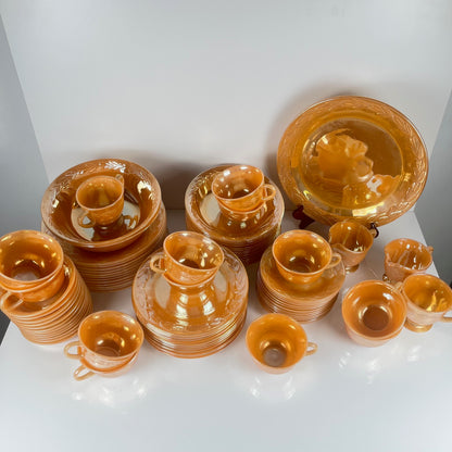 Important service Fire-King Peach Lustre "Feuille de laurier" pour 12 pers., Anchor Hocking , USA, années 50