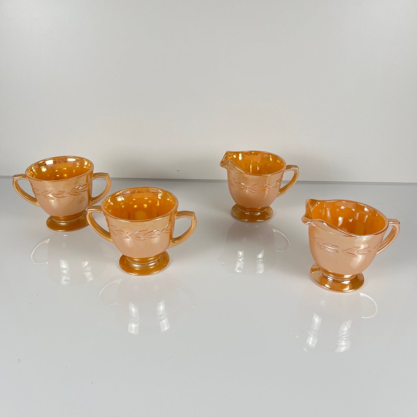 Important service Fire-King Peach Lustre "Feuille de laurier" pour 12 pers., Anchor Hocking , USA, années 50