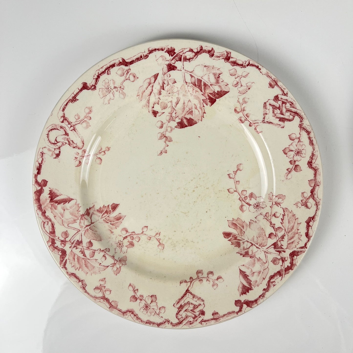 Set de 4 assiettes plates KG Lunéville Terre de fer, " Fontainebleau" , rose, XIXe siècle