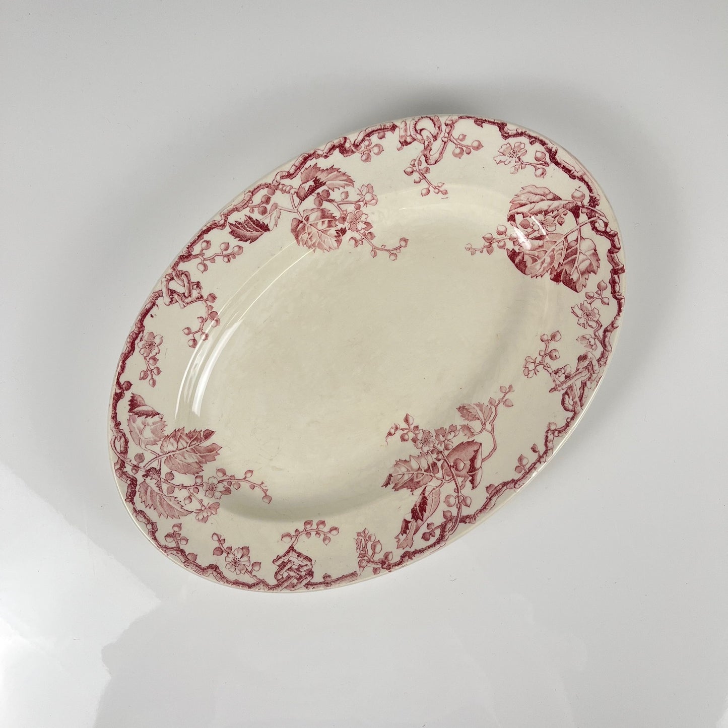 Plat ovale KG Lunéville Terre de fer, " Fontainebleau" , rose, XIXe siècle