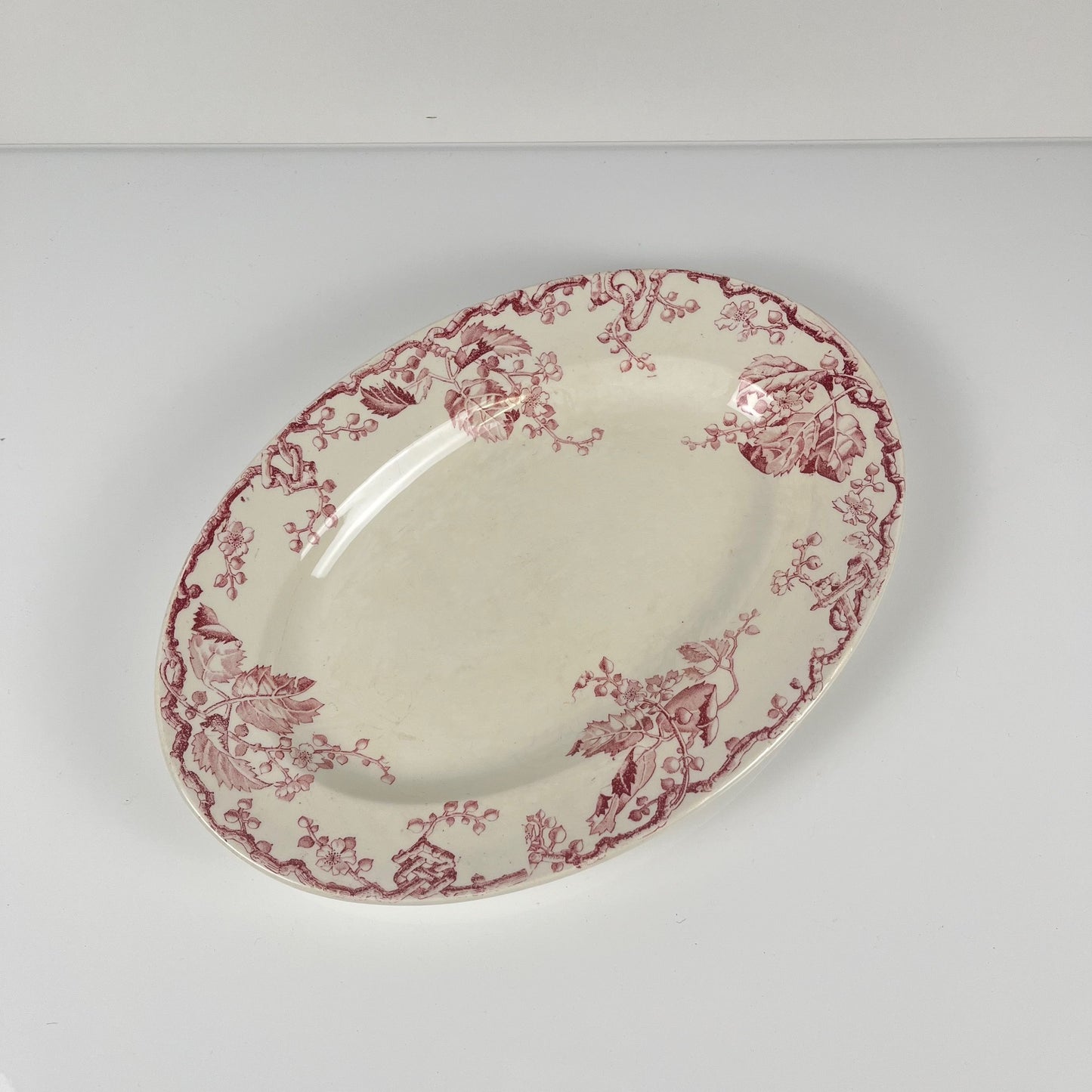 Plat ovale KG Lunéville Terre de fer, " Fontainebleau" , rose, XIXe siècle