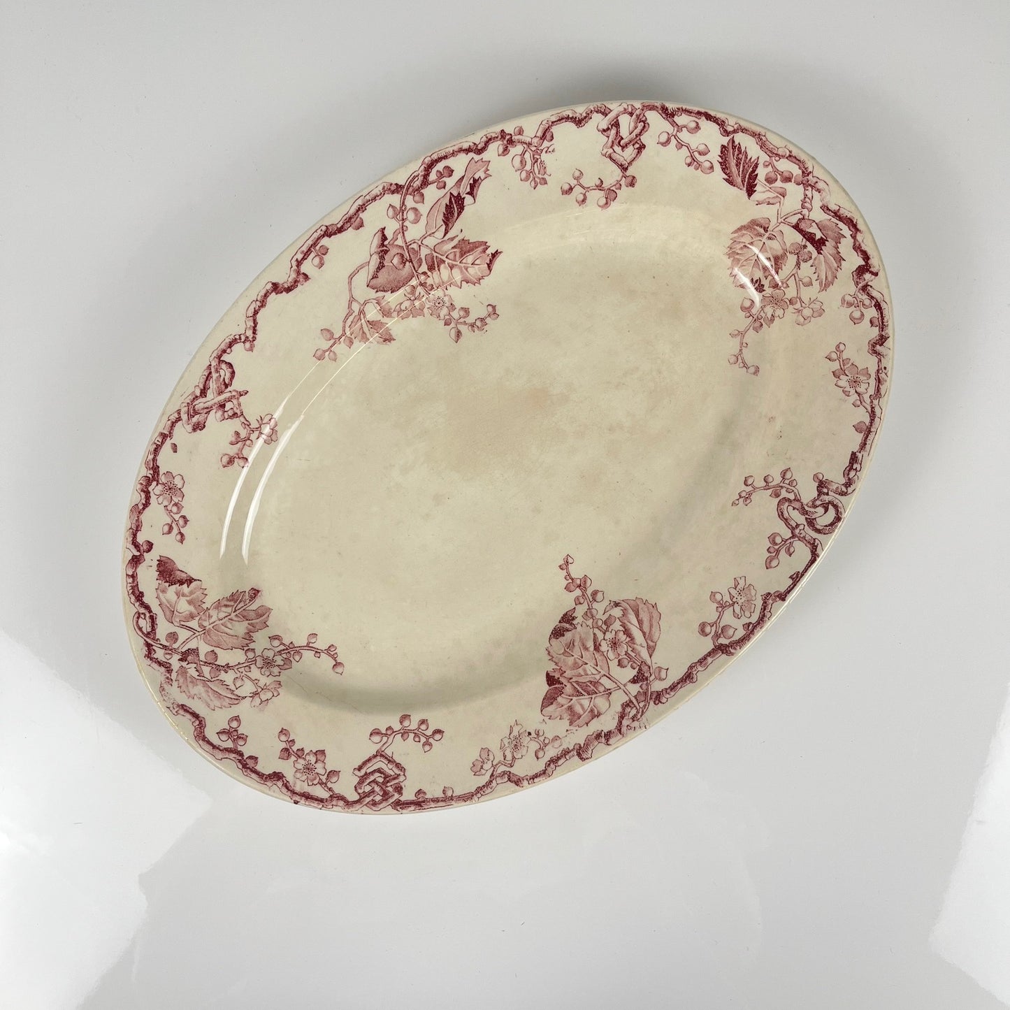 Grand Plat ovale KG Lunéville Terre de fer, " Fontainebleau" , rose, XIXe siècle