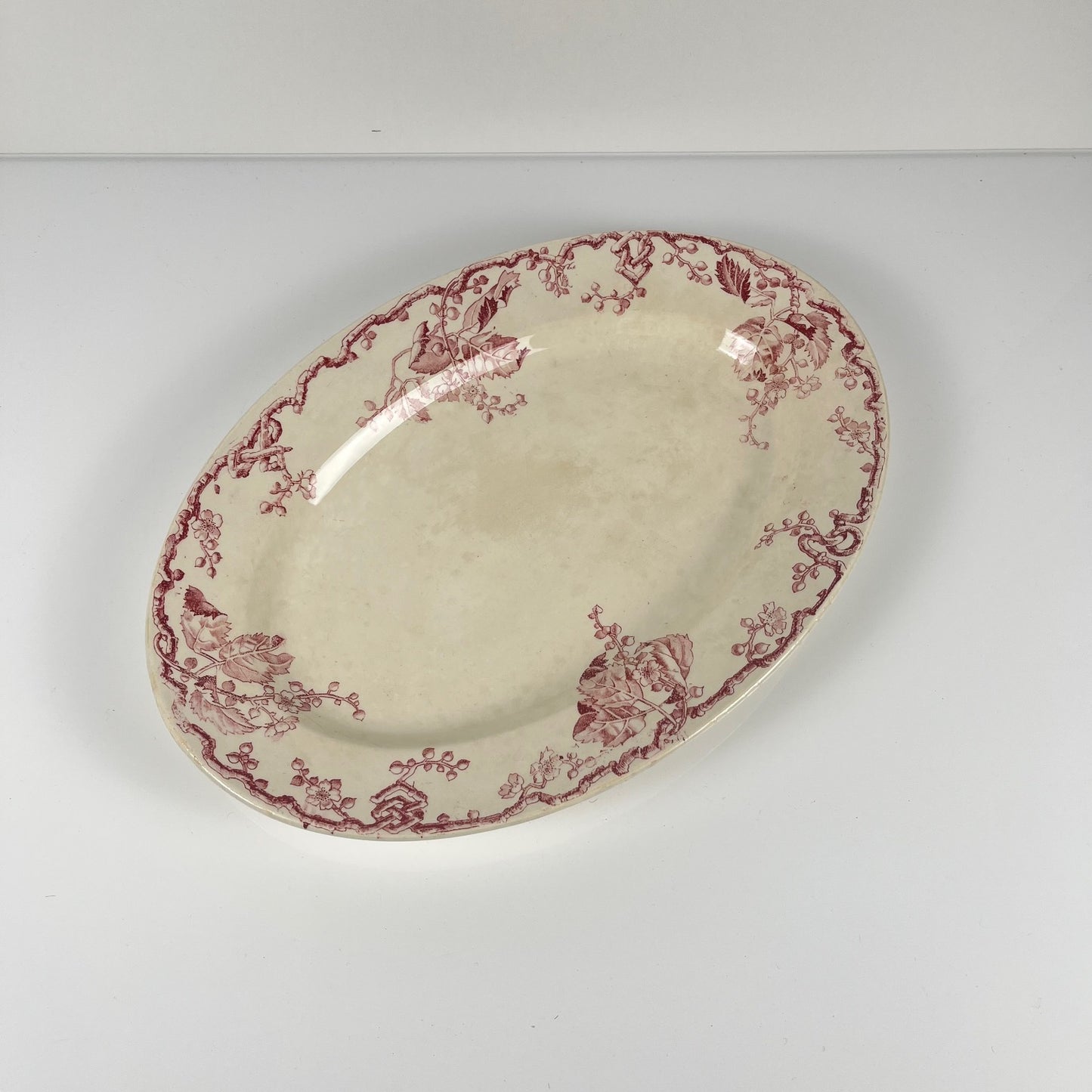 Grand Plat ovale KG Lunéville Terre de fer, " Fontainebleau" , rose, XIXe siècle
