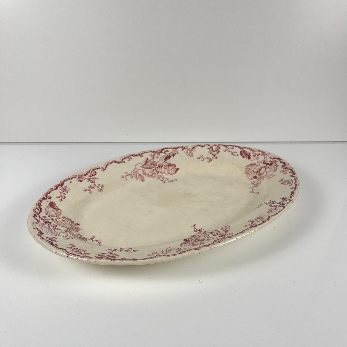 Grand Plat ovale KG Lunéville Terre de fer, " Fontainebleau" , rose, XIXe siècle