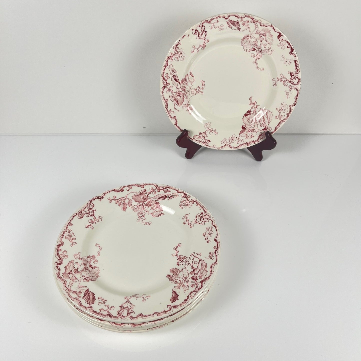 Set de 6 assiettes plates KG Lunéville Terre de fer, " Fontainebleau" , rose, XIXe siècle