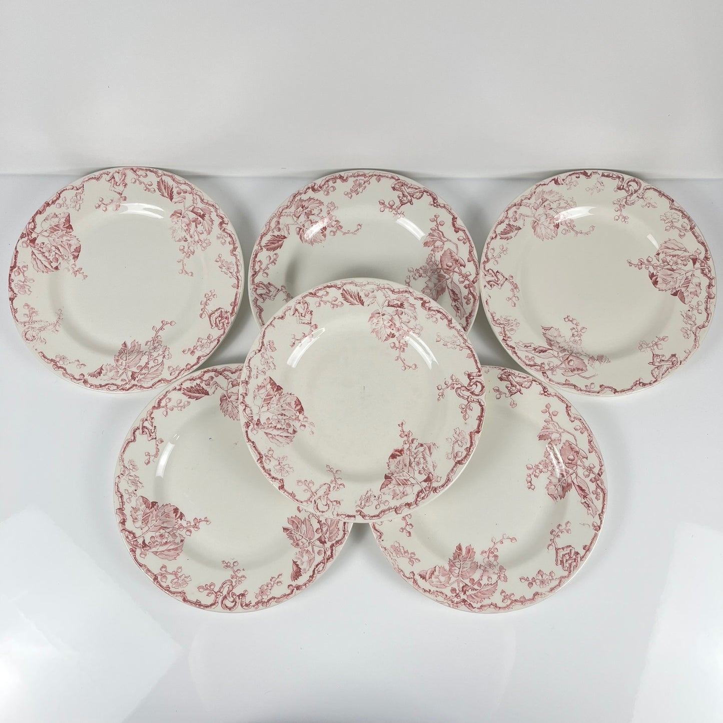 Set de 6 assiettes plates KG Lunéville Terre de fer, " Fontainebleau" , rose, XIXe siècle