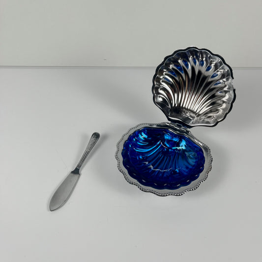 Shell-shaped butter dish in metal with blue insert, 1970 with knife