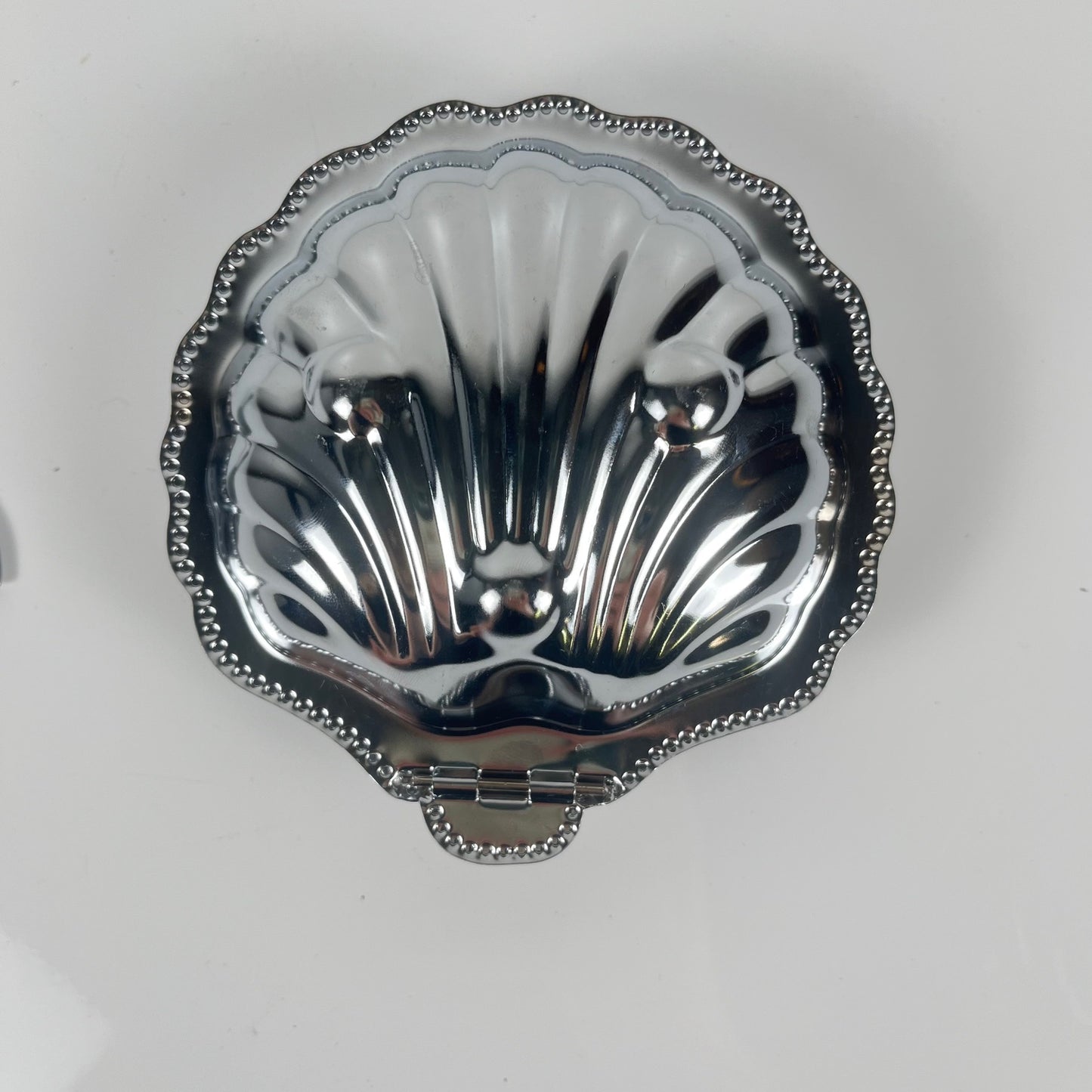 Beurrier coquillage en métal et insert bleu, 1970 avec couteau