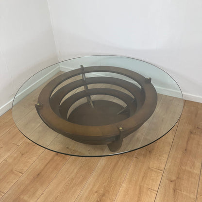 Table basse sculpturale à anneaux concentriques, verre et bois, circa 1985