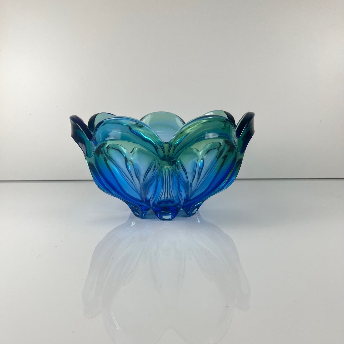 Murano glass bowl / large vide poche, flower shape, green-blue gradient, 1960s