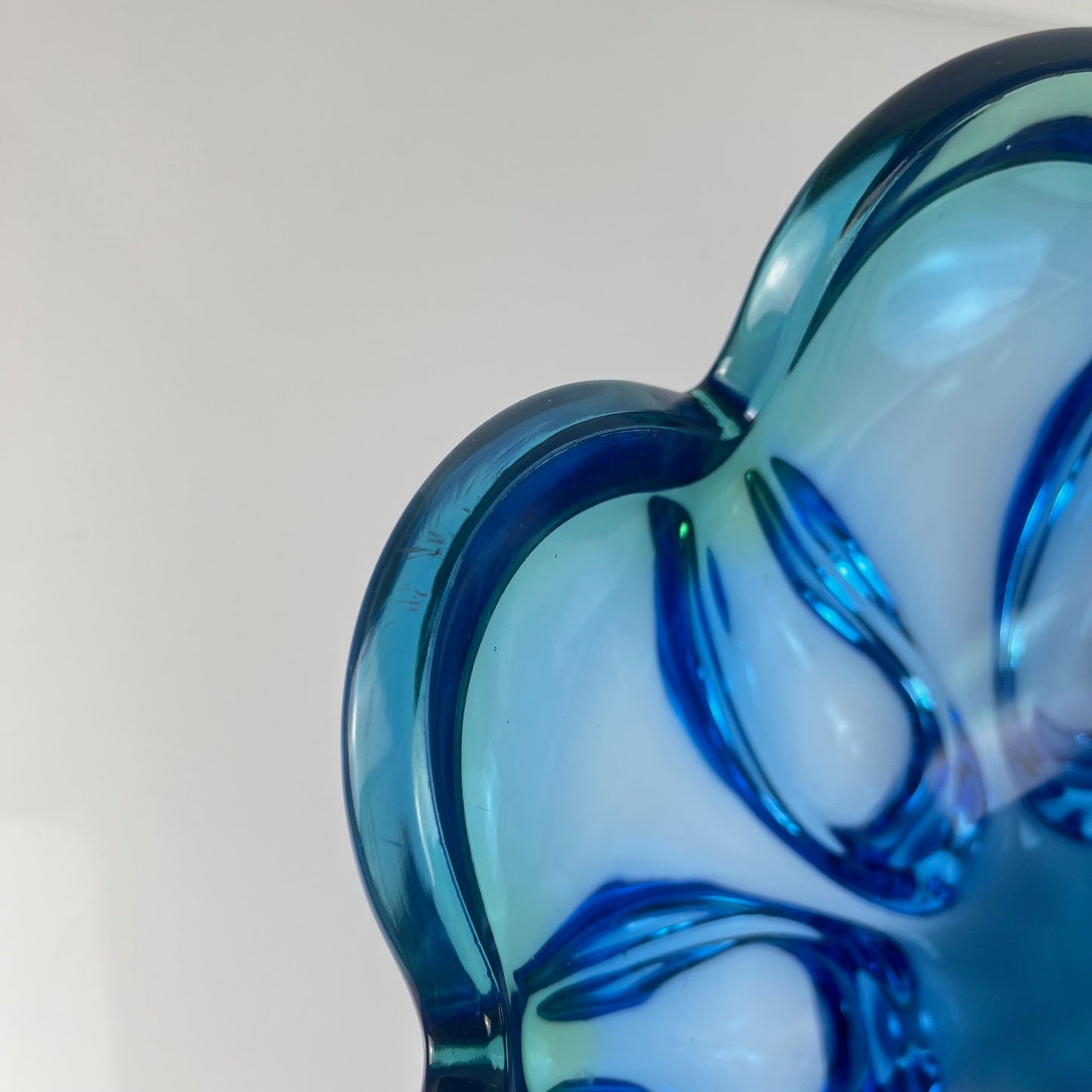 Murano glass bowl / large vide poche, flower shape, green-blue gradient, 1960s