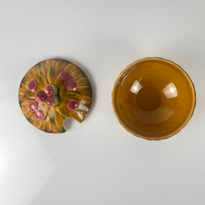 Sucrier barbotine Sarreguemines "cerise", 1970