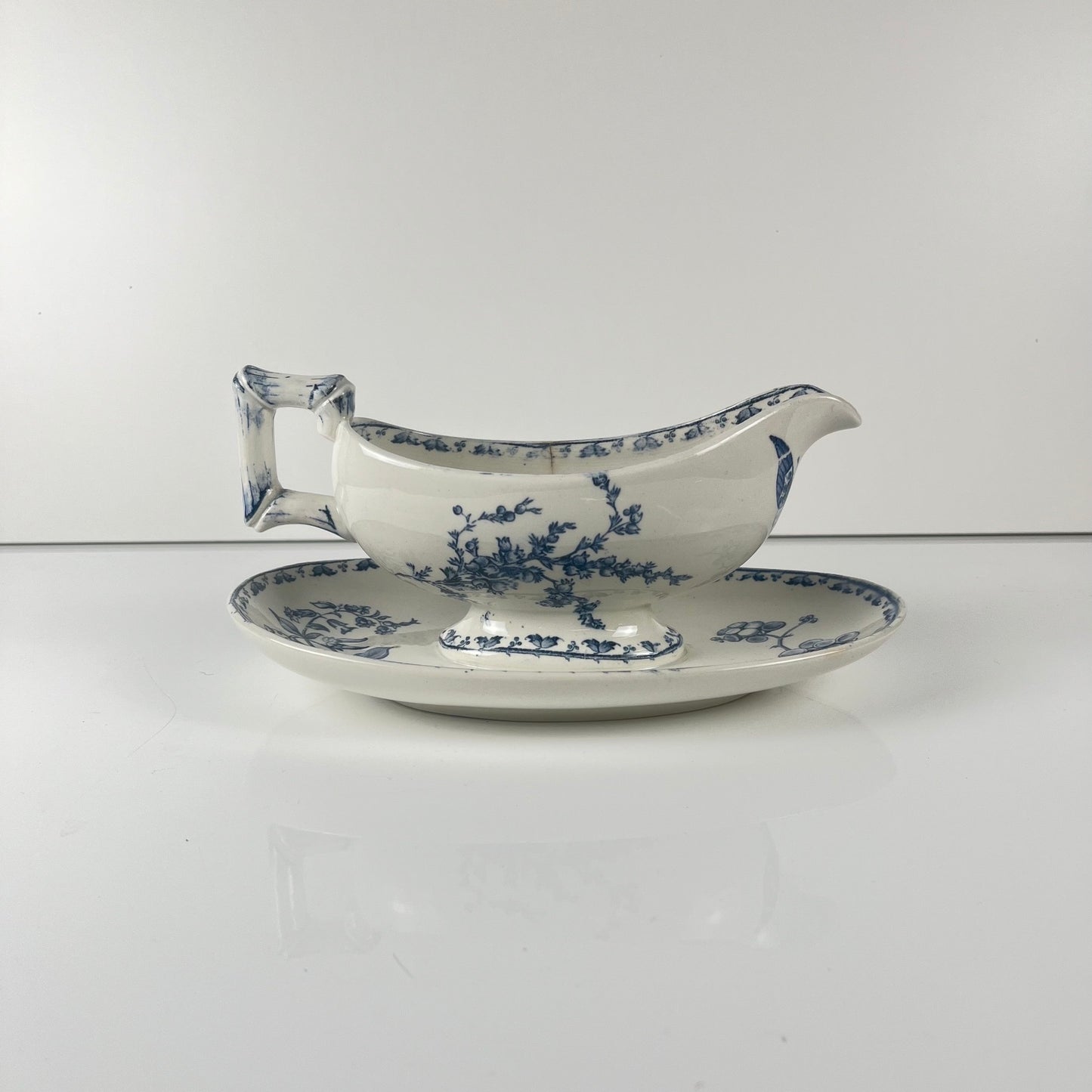 Saucière Terre de fer "Carmen",  Sarreguemines, bleu , 1875-1900