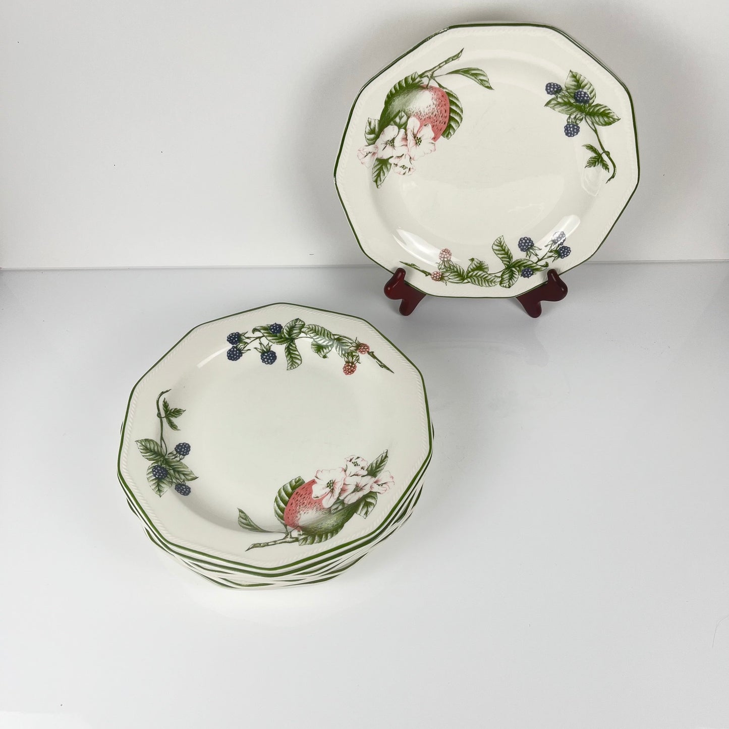 Set de 8 assiettes plates Churchill modele "Victorian Orchard", Staffordshire, Angleterre