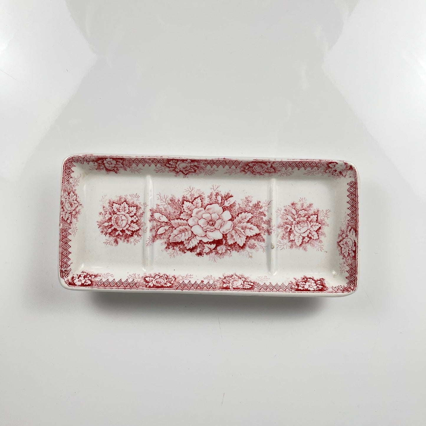 Soap dish, "Jardinière" model, St Amand - Hamage Nord, pink, early 20th century.