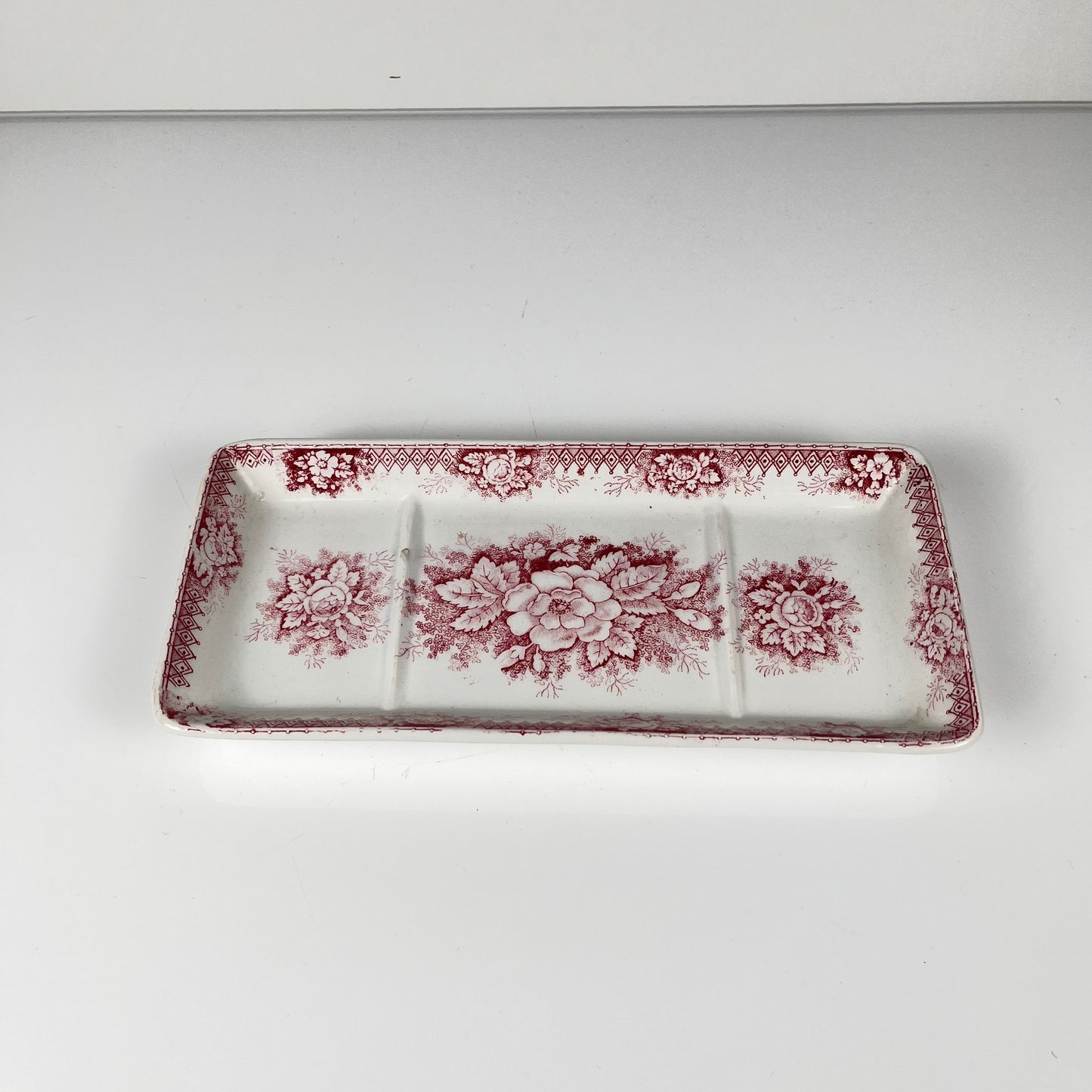 Soap dish, "Jardinière" model, St Amand - Hamage Nord, pink, early 20th century.