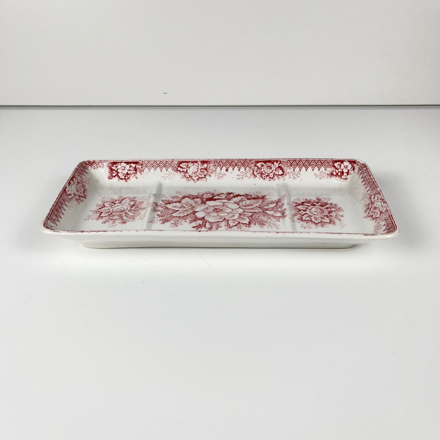 Soap dish, "Jardinière" model, St Amand - Hamage Nord, pink, early 20th century.