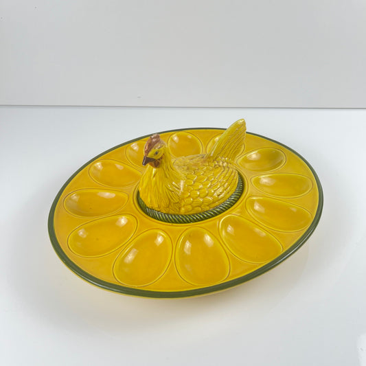 Assiette / présentoir à oeuf en céramique jaune et poule, XXème s.