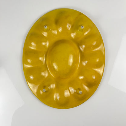 Assiette / présentoir à oeuf en céramique jaune et poule, XXème s.