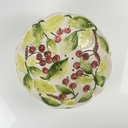 Passoire barbotine motif cerise, 1980/90