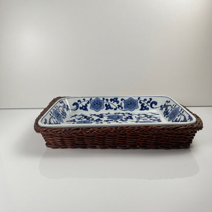 Set de 6 Plat de présentation en céramique décor  blanc et bleu, motif floral avec monture en osier tressé, 1970/80