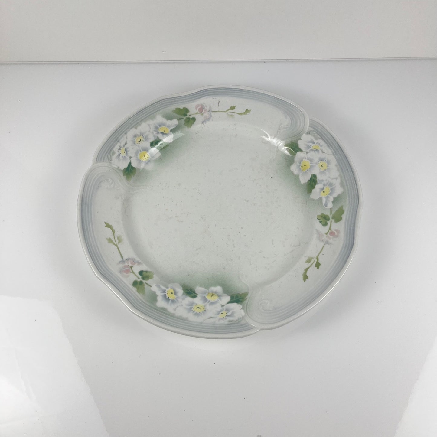 Plat rond Art nouveau KG Lunéville, modele "Pommier", 1900-1930