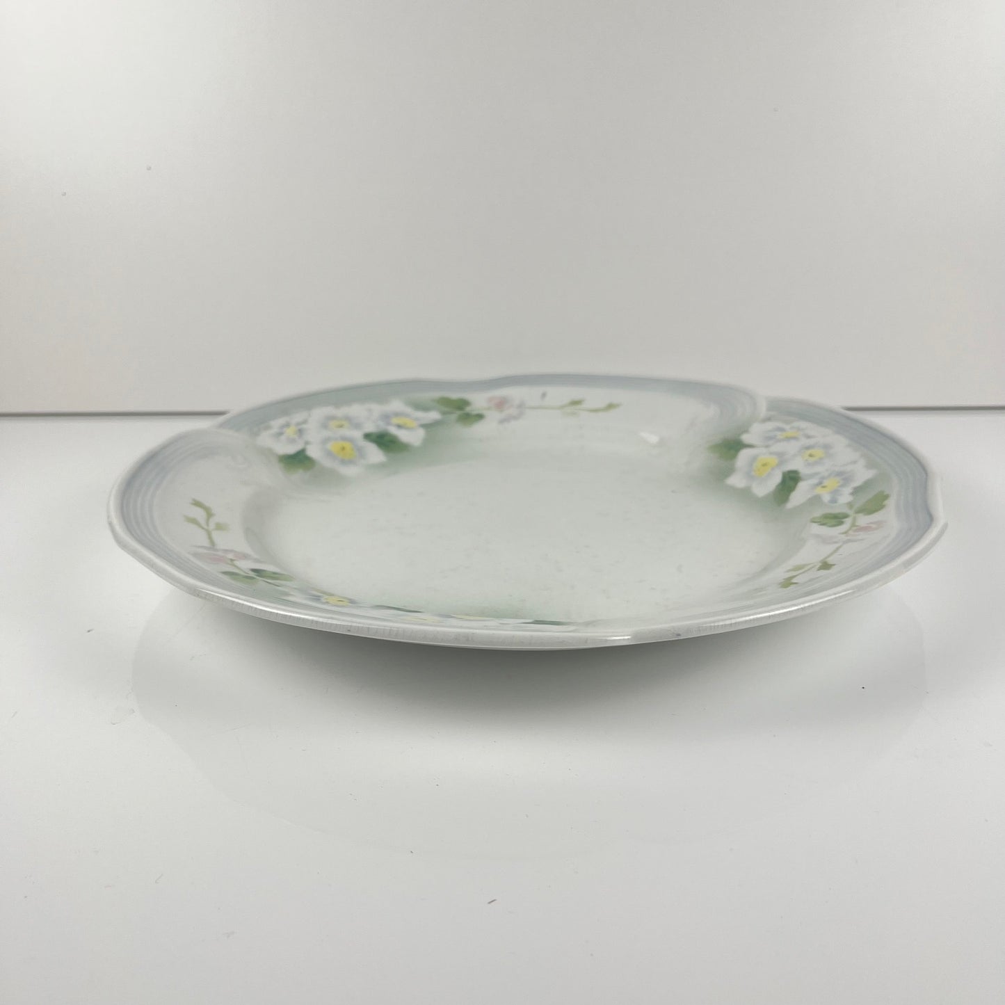 Plat rond Art nouveau KG Lunéville, modele "Pommier", 1900-1930