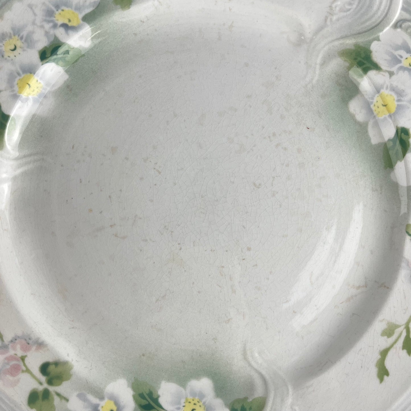 Plat rond Art nouveau KG Lunéville, modele "Pommier", 1900-1930
