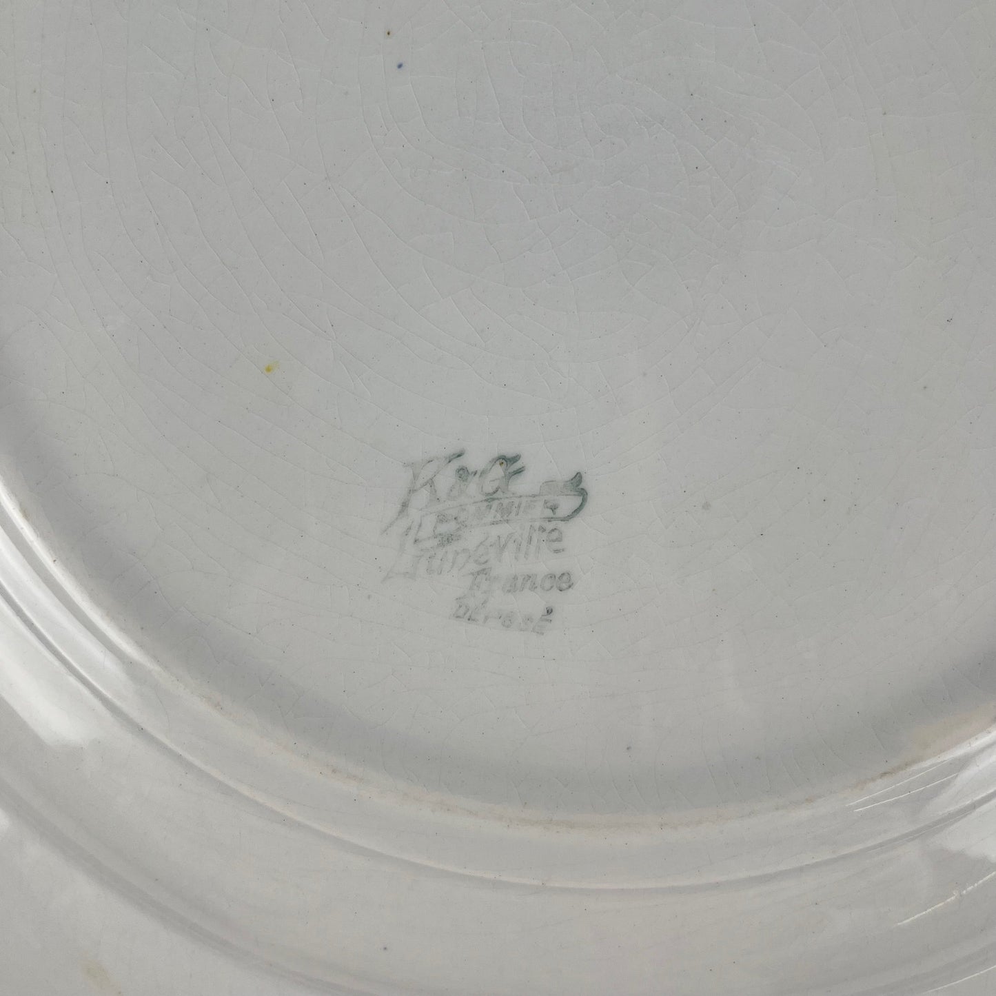 Plat rond Art nouveau KG Lunéville, modele "Pommier", 1900-1930