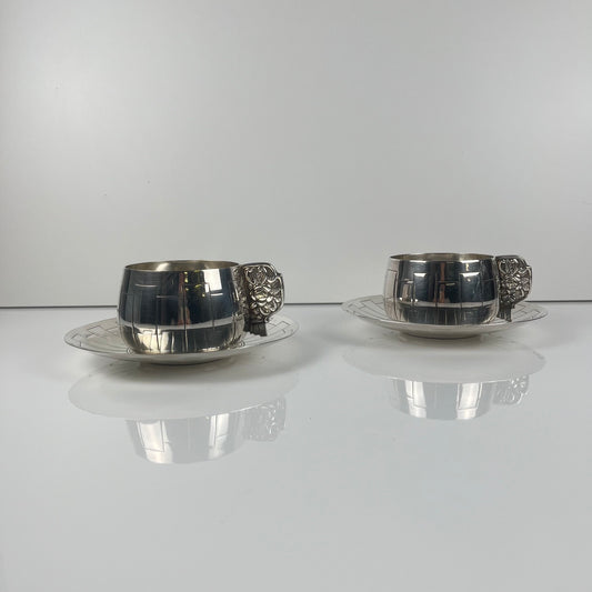 Paire de tasses et soucoupes Art Déco en métal argenté, Corbière & Vuillermoz (attribué), France, vers 1920/30.